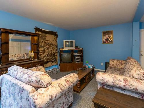 1414 Vella Road, Salmon Arm, BC - Indoor Photo Showing Living Room