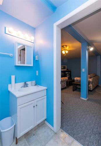 1414 Vella Road, Salmon Arm, BC - Indoor Photo Showing Bathroom