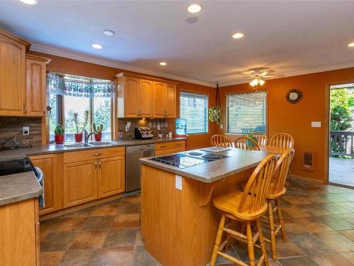 1414 Vella Road, Salmon Arm, BC - Indoor Photo Showing Kitchen With Double Sink