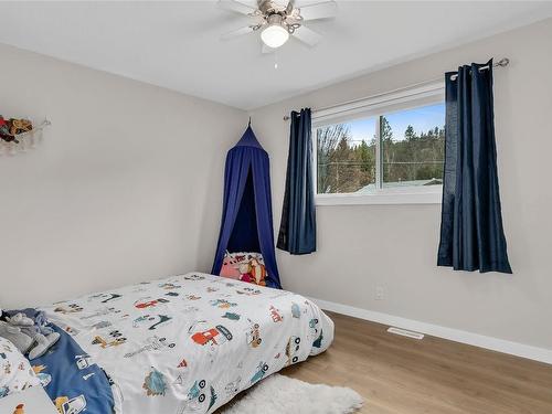 710 Vance Avenue, Kelowna, BC - Indoor Photo Showing Bedroom