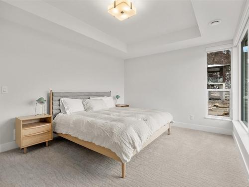 9847 Beacon Hill Drive, Lake Country, BC - Indoor Photo Showing Bedroom