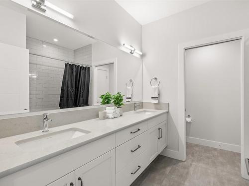 9847 Beacon Hill Drive, Lake Country, BC - Indoor Photo Showing Bathroom