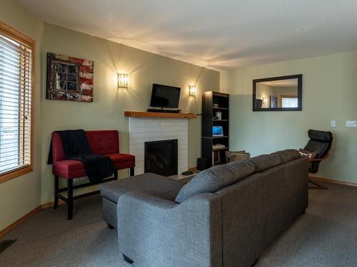 3349 Sundance Drive, West Kelowna, BC - Indoor Photo Showing Living Room With Fireplace