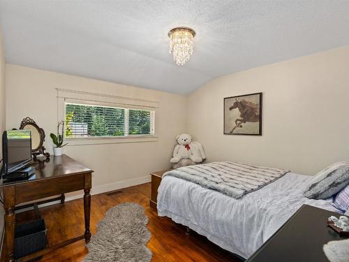 3668 Luxmoore Road, Kelowna, BC - Indoor Photo Showing Bedroom