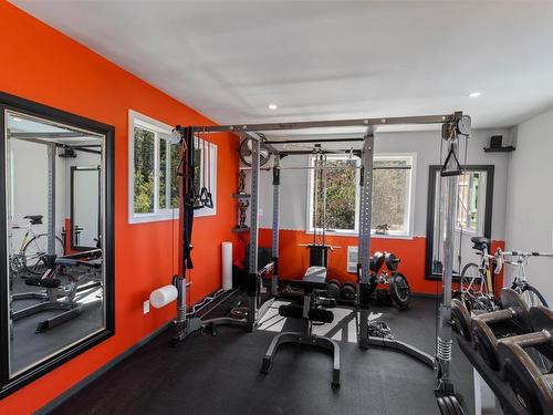 3668 Luxmoore Road, Kelowna, BC - Indoor Photo Showing Gym Room