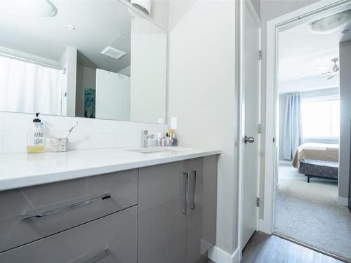 207-3409 28 Avenue, Vernon, BC - Indoor Photo Showing Bathroom