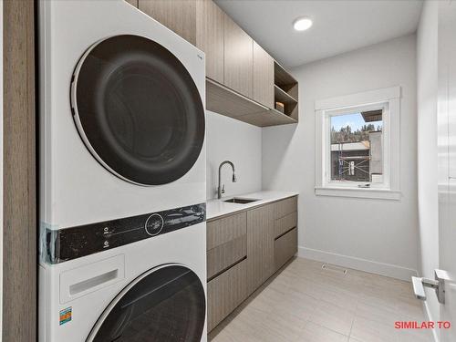 4621 Fordham Road, Kelowna, BC - Indoor Photo Showing Laundry Room
