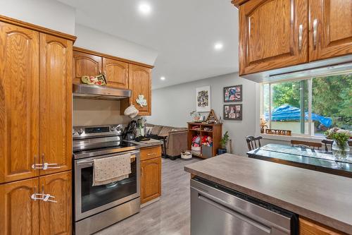 2466 Cunningham Road, Castlegar, BC - Indoor Photo Showing Kitchen