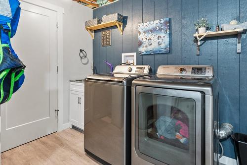 2466 Cunningham Road, Castlegar, BC - Indoor Photo Showing Laundry Room
