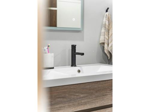 2466 Cunningham Road, Castlegar, BC - Indoor Photo Showing Bathroom