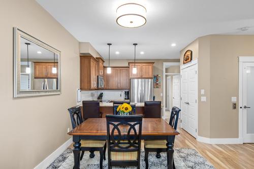 25-3359 Cougar Road, West Kelowna, BC - Indoor Photo Showing Living Room