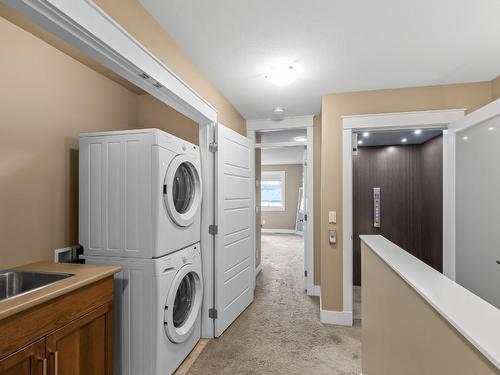 25-3359 Cougar Road, West Kelowna, BC - Indoor Photo Showing Laundry Room