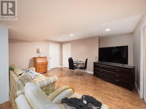 2505 Kenney Court, Prince George, BC - Indoor Photo Showing Living Room