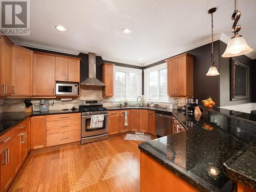 2505 Kenney Court, Prince George, BC - Indoor Photo Showing Kitchen With Double Sink
