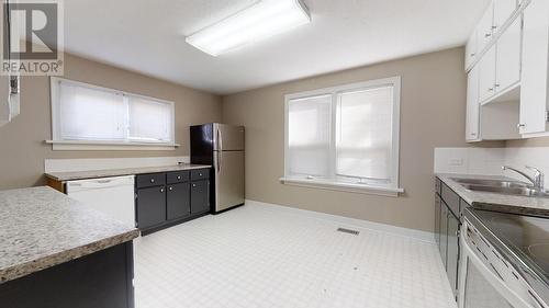 854 Alward Street, Prince George, BC - Indoor Photo Showing Kitchen With Double Sink