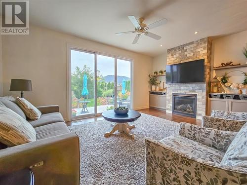 109 Cottage Place, Chatham, ON - Indoor Photo Showing Living Room With Fireplace