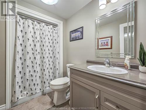 109 Cottage Place, Chatham, ON - Indoor Photo Showing Bathroom