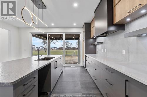 4810 Terra Bella, Lasalle, ON - Indoor Photo Showing Kitchen With Upgraded Kitchen