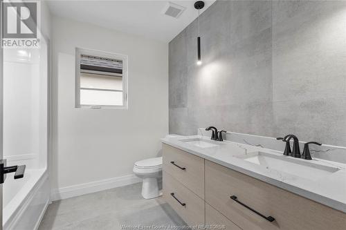 4810 Terra Bella, Lasalle, ON - Indoor Photo Showing Bathroom