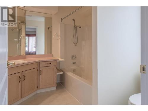 1220 25 Avenue Unit# 49, Vernon, BC - Indoor Photo Showing Bathroom