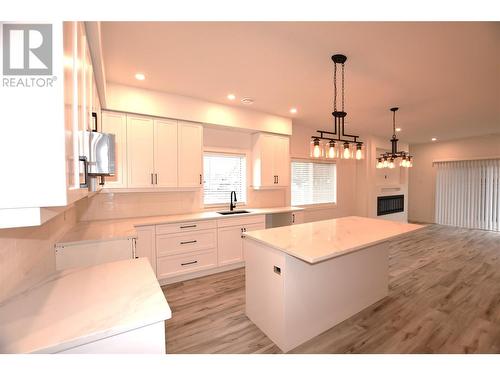 592 Nighthawk Avenue, Vernon, BC - Indoor Photo Showing Kitchen With Upgraded Kitchen