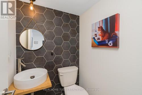 #30 -146 Downey Rd, Guelph, ON - Indoor Photo Showing Bathroom