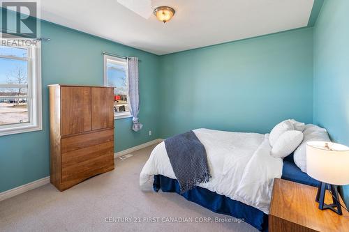 742 Lakeshore Rd, Norfolk, ON - Indoor Photo Showing Bedroom