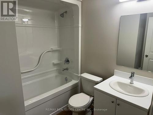 #Lp08 -50 Herrick Ave, St. Catharines, ON - Indoor Photo Showing Bathroom
