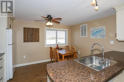 18170 Erie Shore Dr, Chatham-Kent, ON - Indoor Photo Showing Kitchen