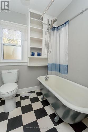 212 Briar Hill St, Central Elgin, ON - Indoor Photo Showing Bathroom