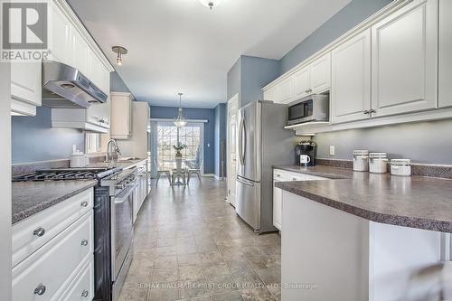 120 Southcrest Dr, Kawartha Lakes, ON - Indoor Photo Showing Kitchen With Upgraded Kitchen