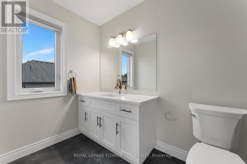 130 Birdie Court, Woodstock, ON - Indoor Photo Showing Bathroom