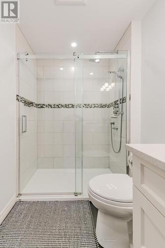 102 Downey Rd, Guelph, ON - Indoor Photo Showing Bathroom