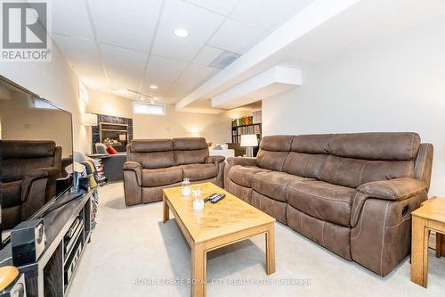 102 Downey Rd, Guelph, ON - Indoor Photo Showing Living Room