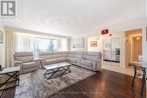 8026 Mayfield Rd, Caledon, ON - Indoor Photo Showing Living Room