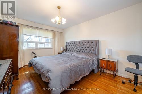 8026 Mayfield Rd, Caledon, ON - Indoor Photo Showing Bedroom
