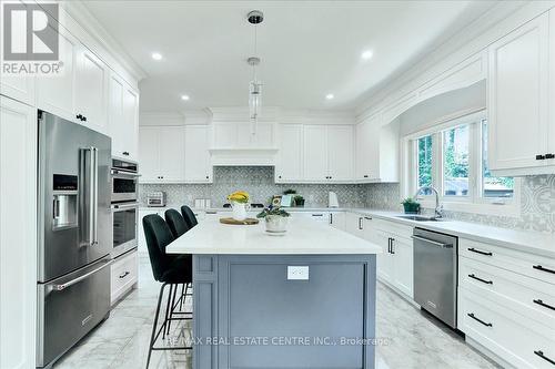 89 Anne Boulevard, Milton, ON - Indoor Photo Showing Kitchen With Upgraded Kitchen