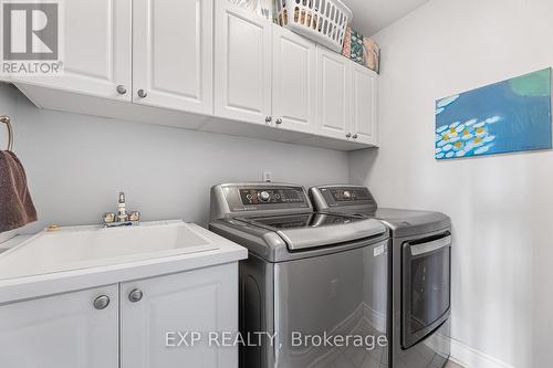 98 Rolling Hills Lane, Caledon, ON - Indoor Photo Showing Laundry Room