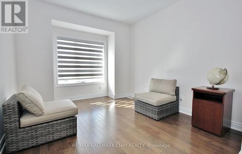 1651 Rizzardo Crescent, Innisfil, ON - Indoor Photo Showing Living Room