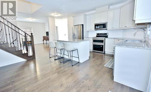 1651 Rizzardo Crescent, Innisfil, ON - Indoor Photo Showing Kitchen With Upgraded Kitchen