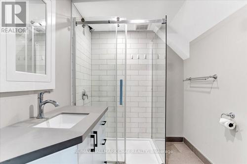 14 Grove Street E, Barrie, ON - Indoor Photo Showing Bathroom