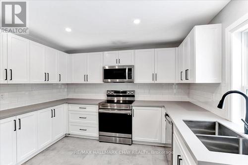 14 Grove Street E, Barrie, ON - Indoor Photo Showing Kitchen With Double Sink
