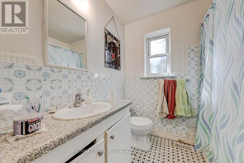 51 Wentworth Street W, Oshawa, ON - Indoor Photo Showing Bathroom