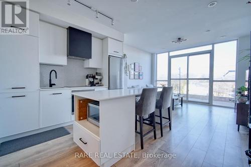 403 - 899 Queen Street E, Toronto, ON - Indoor Photo Showing Kitchen With Upgraded Kitchen