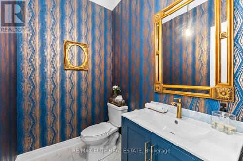 219 Walter English Drive, East Gwillimbury, ON - Indoor Photo Showing Bathroom
