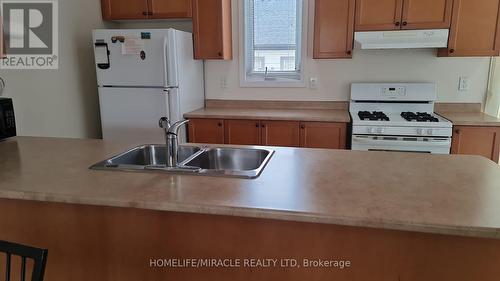 108 Terry Fox St, Markham, ON - Indoor Photo Showing Kitchen With Double Sink