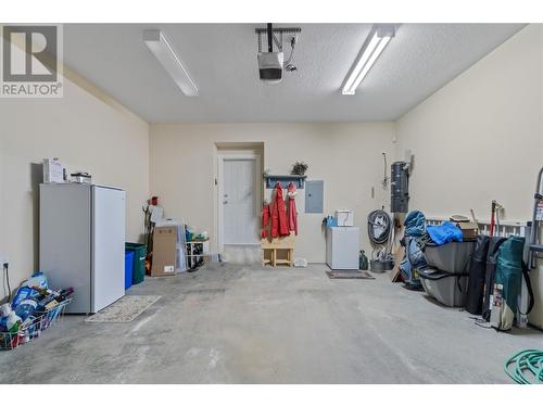 671 24 Street Ne Unit# 18, Salmon Arm, BC - Indoor Photo Showing Garage