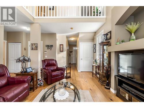 671 24 Street Ne Unit# 18, Salmon Arm, BC - Indoor Photo Showing Living Room With Fireplace