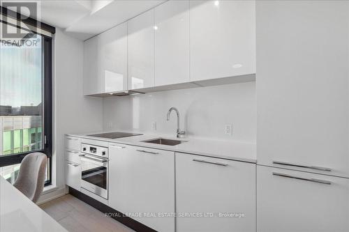 811 - 200 Sudbury Street, Toronto, ON - Indoor Photo Showing Kitchen