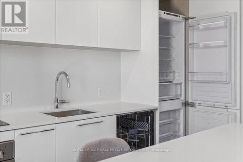 811 - 200 Sudbury Street, Toronto, ON - Indoor Photo Showing Kitchen
